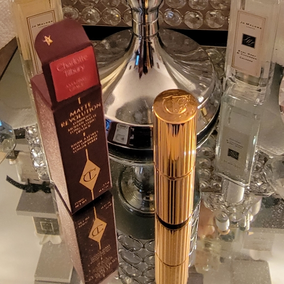 Charlotte Tilbury "AMAZING GRACE" Matte Revolution lipstick NWT 💄 - Picture 3 of 3